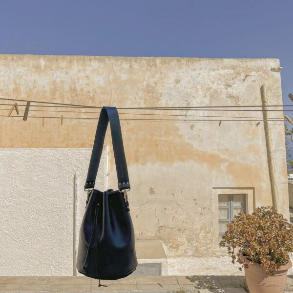Δερμάτινη Τσάντα Πουγκί Οία μαύρη - Image 4