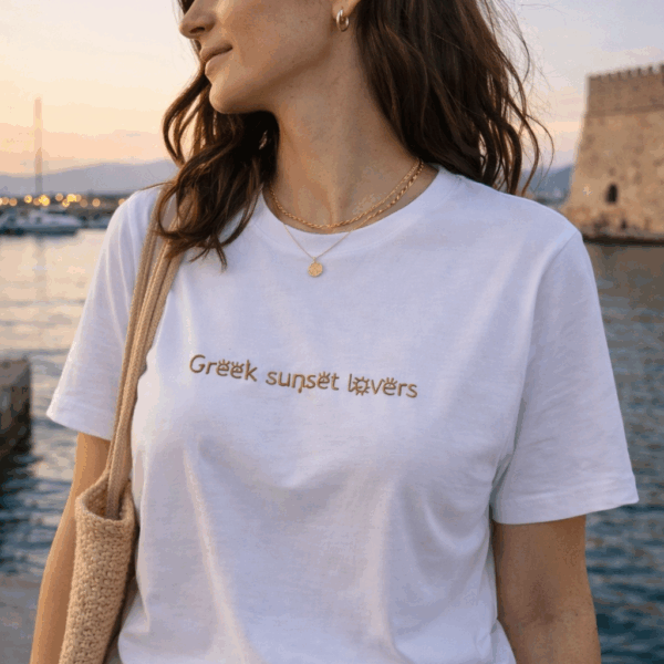 Κεντημένο T-shirt με το σχέδιο μας Greek Sunset Lovers